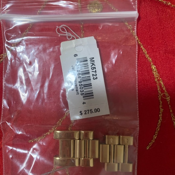 Ladies Michael Kors
MK-5723 Tortoise Dial Gold
Tone SS Analog Quartz - Picture 10 of 10